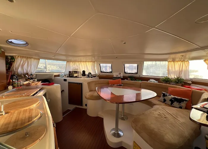 Catamaran Corto Maltese III