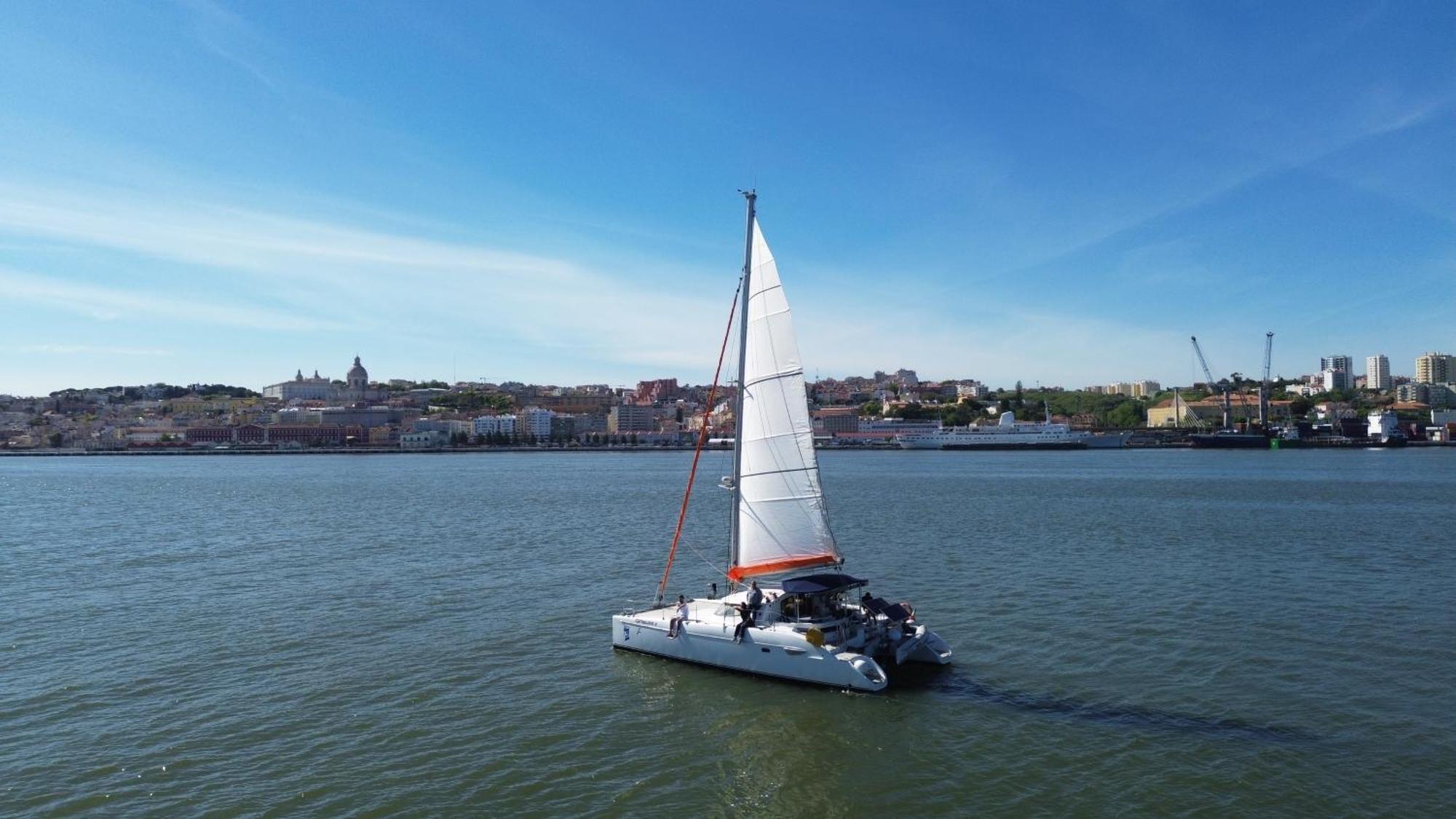Botel Catamaran Corto Maltese Iii Lisboa