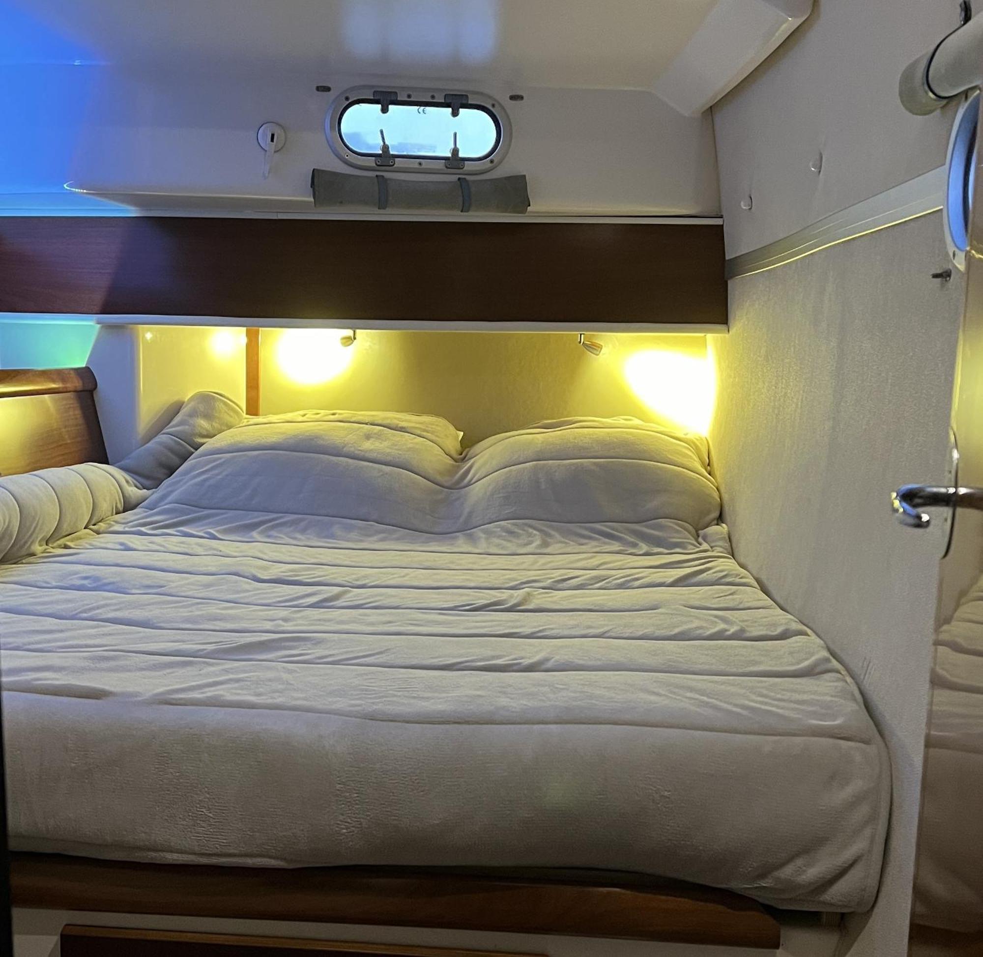 Botel Catamaran Corto Maltese Iii